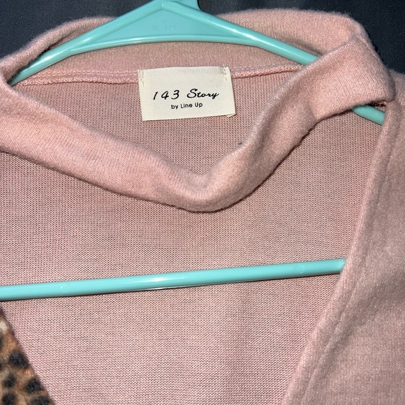 Light pink and leopard sweater - Picture 3 of 4